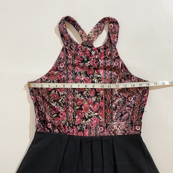 TRIXXI GIRL 🦋 DRESS velour print black pleats wide criss cross straps - Picture 8 of 11